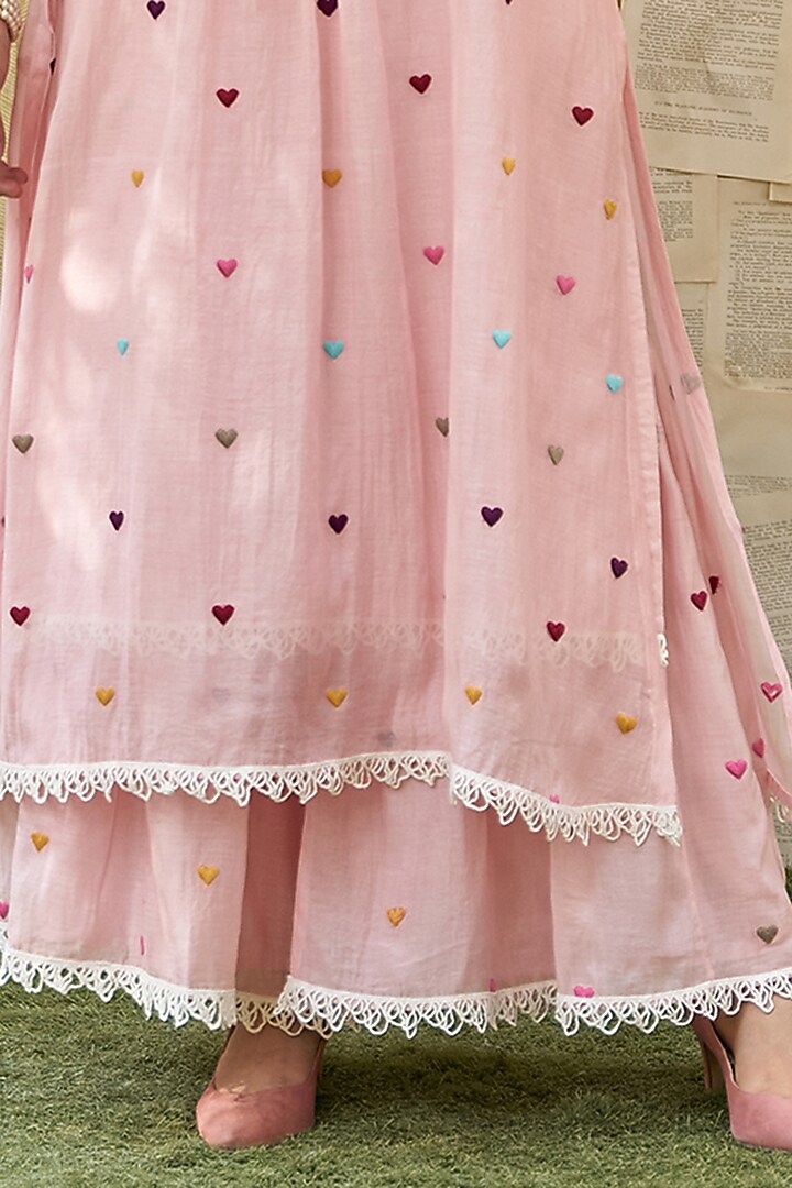 Pink Cotton Chanderi Thread Embroidered Kurta Set by Naaz by noor at Pernia's Pop Up Shop
