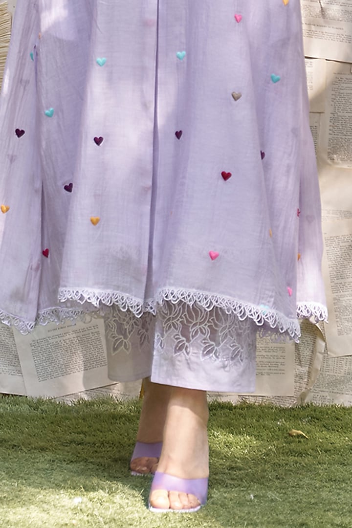 Lilac Cotton Chanderi Thread Embroidered Kurta Set by Naaz by noor at Pernia's Pop Up Shop