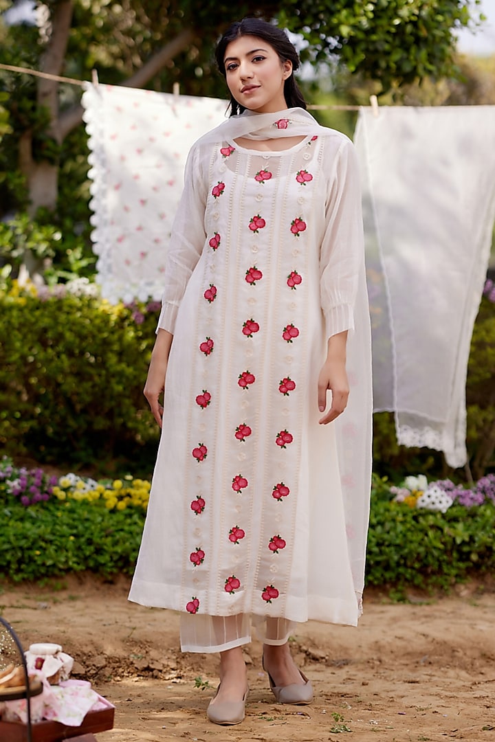 White Fine Cotton Chanderi Thread Embroidered Kurta Set by Naaz by noor at Pernia's Pop Up Shop