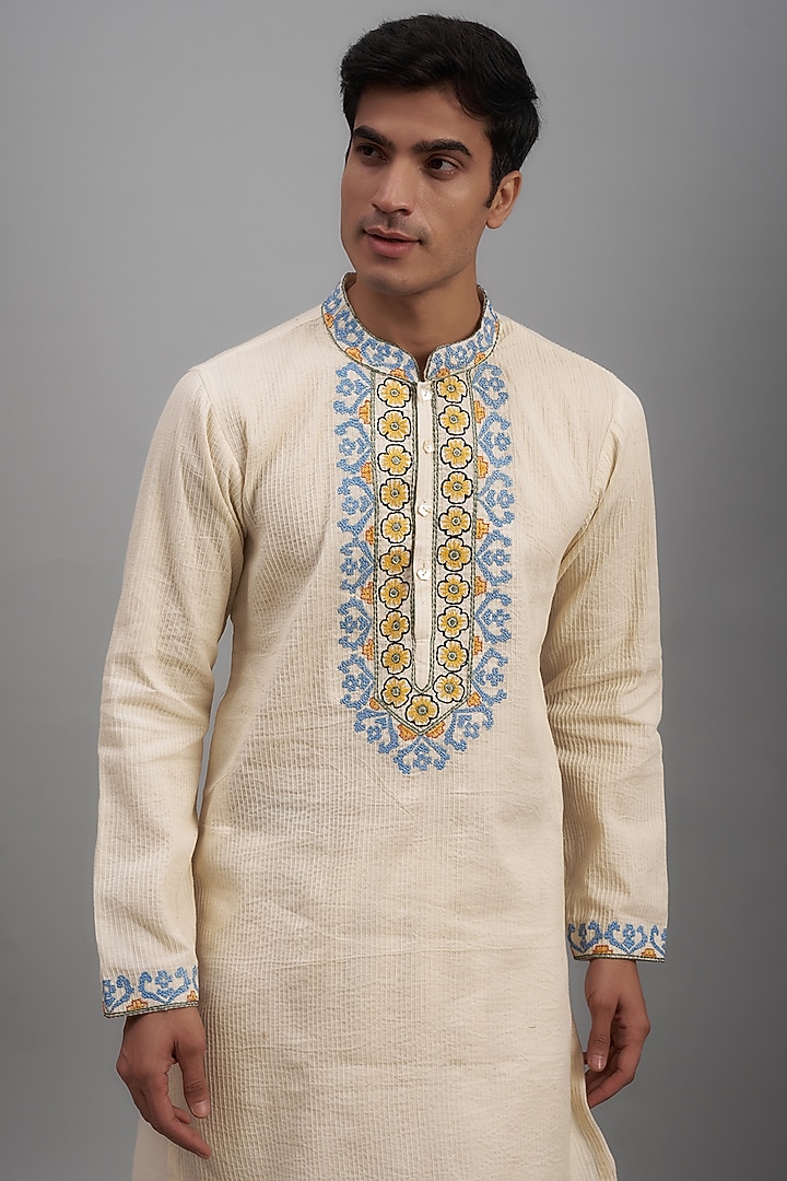 Off-White Mulmul Cotton Embroidered Kurta Set by NAFS at Pernia's Pop Up Shop