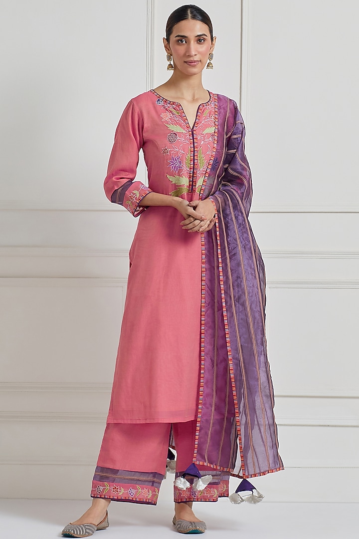 Pink Chanderi Applique Embroidered Kurta Set by Naina Arunima at Pernia's Pop Up Shop