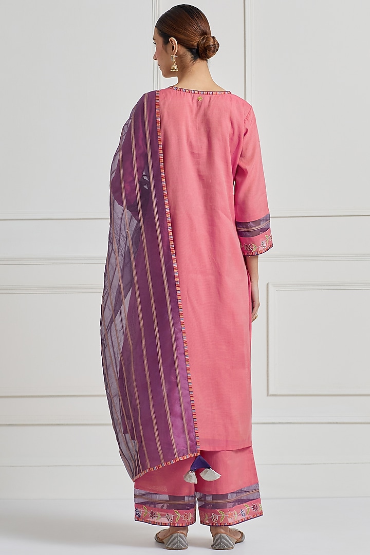 Pink Chanderi Applique Embroidered Kurta Set by Naina Arunima at Pernia's Pop Up Shop