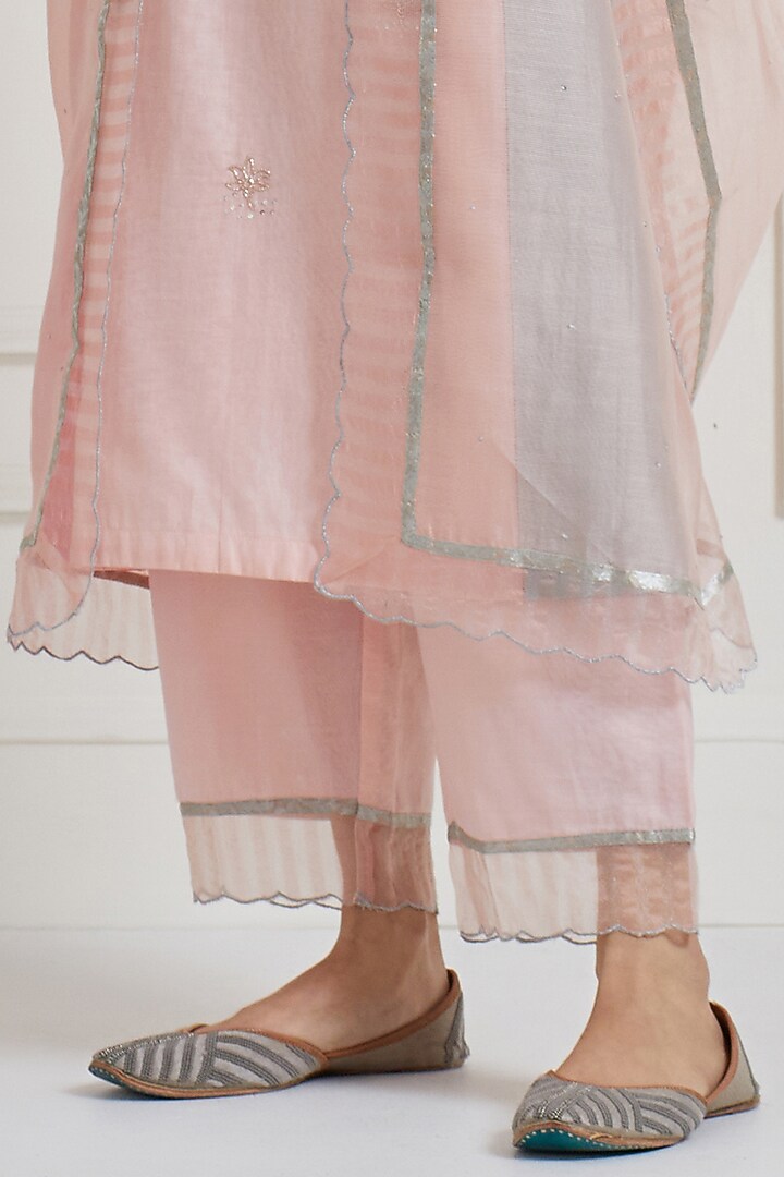 Light Rose Pink Chanderi Hand Embroidered & Color Blocked Kurta Set by Naina Arunima at Pernia's Pop Up Shop