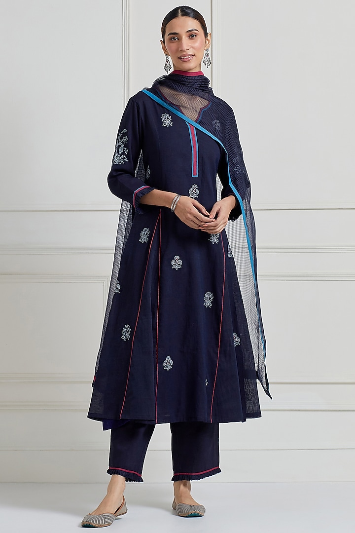 Midnight Blue Chanderi Hand Embroidered Kurta Set by Naina Arunima at Pernia's Pop Up Shop