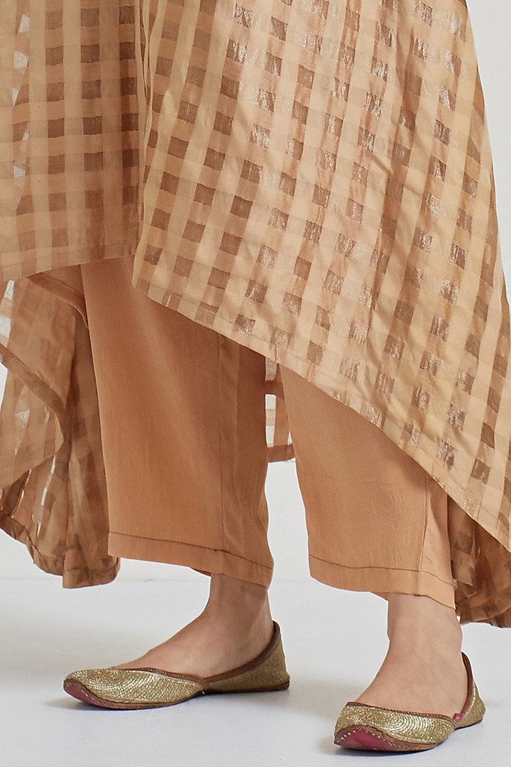 Nude Silk Zari Checkered Kurta Set by Naina Arunima at Pernia's Pop Up Shop