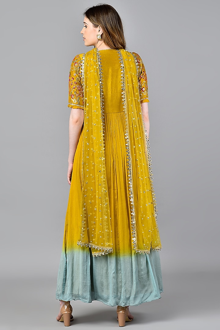 Yellow Tunic Set With Resham Work by NIsha Ajmera at Pernia's Pop Up Shop