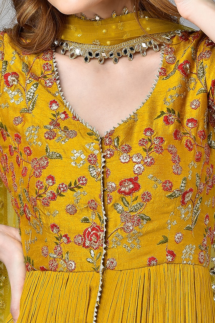 Yellow Tunic Set With Resham Work by NIsha Ajmera at Pernia's Pop Up Shop