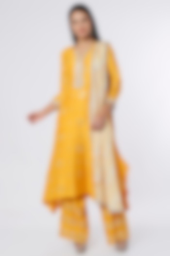 Yellow Dupion Silk Embroidered Kurta Set by NIsha Ajmera at Pernia's Pop Up Shop