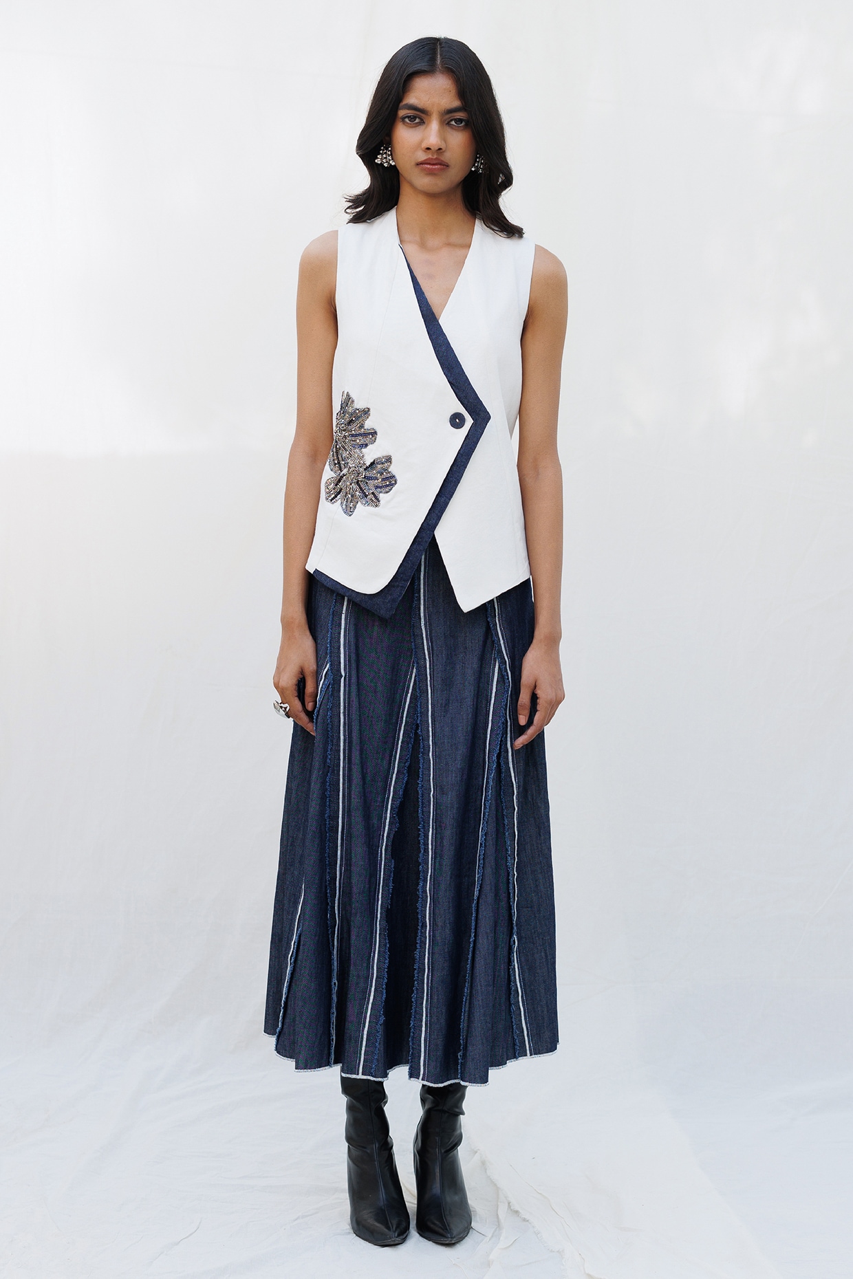Nakateki Offwhite Cotton Metallic Floral Embellished Warp Vest