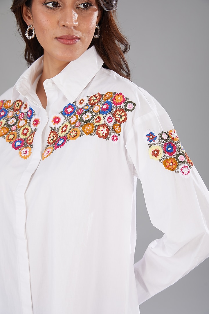 White Cotton Poplin Floral Embellished High-Low Shirt by Nakateki at Pernia's Pop Up Shop