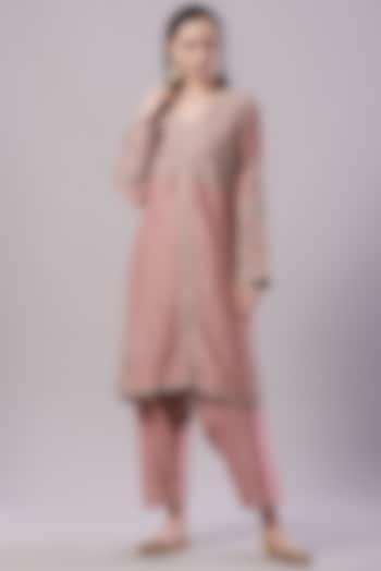 Rose Pink Embroidered Kurta Set by NAMEH BY AMREEN