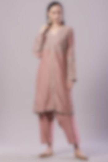 Rose Pink Embroidered Kurta Set by NAMEH BY AMREEN