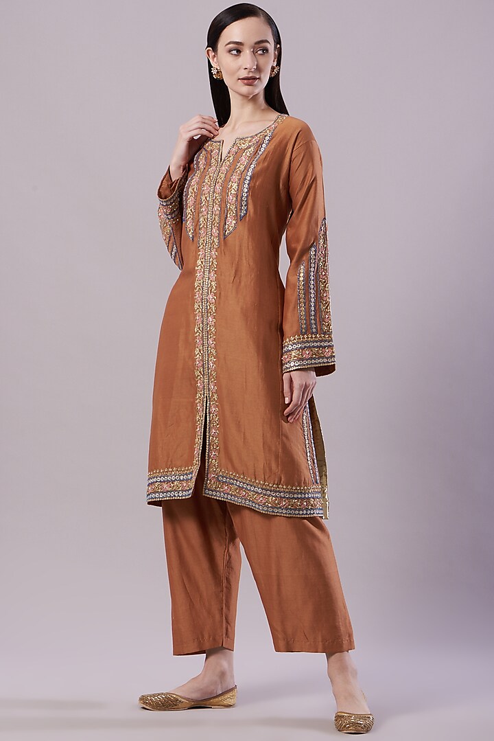 Brown Embroidered Kurta Set by NAMEH BY AMREEN