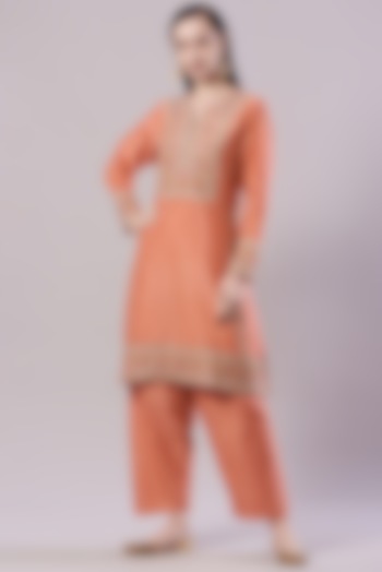 Peach Chanderi Embroidered Kurta Set by NAMEH BY AMREEN