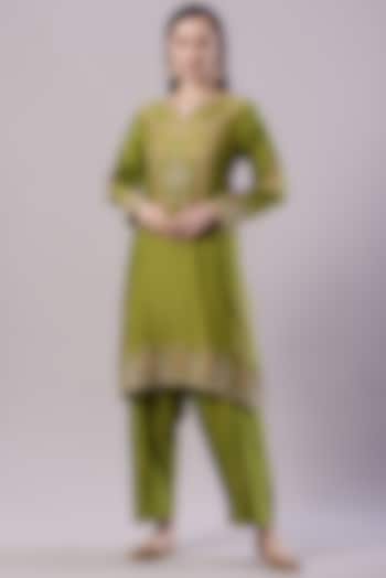 Lime Green Chanderi Embroidered Kurta Set by NAMEH BY AMREEN