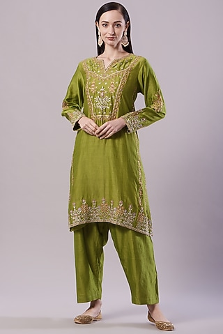 Lime Green Chanderi Embroidered Kurta Set by NAMEH BY AMREEN