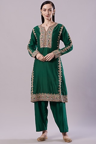 Dark Green Chanderi Embroidered Kurta Set by NAMEH BY AMREEN