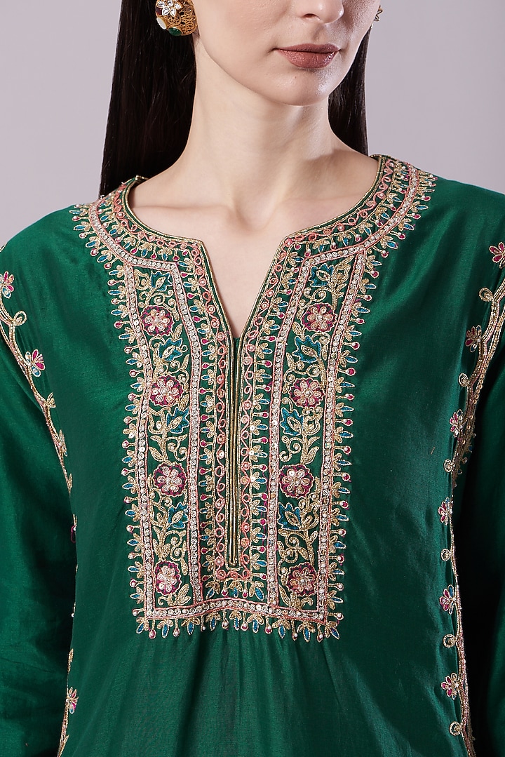 Dark Green Chanderi Embroidered Kurta Set by NAMEH BY AMREEN at Pernia's Pop Up Shop