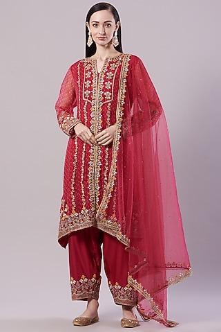 Red Embroidered Kalidar Kurta Set by NAMEH BY AMREEN