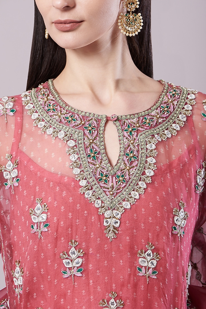 Pink Embroidered Bandhani Kurta Set by NAMEH BY AMREEN at Pernia's Pop Up Shop