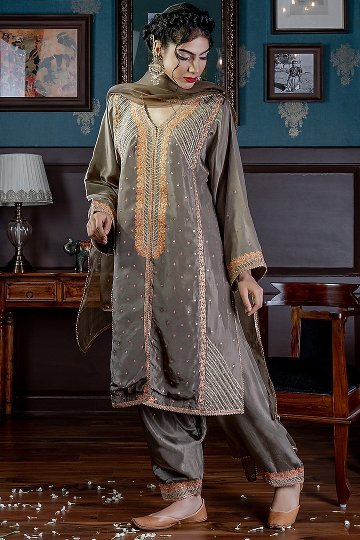 Umber Brown Embroidered Choga Kurta Set by NAMEH BY AMREEN at Pernia's Pop Up Shop