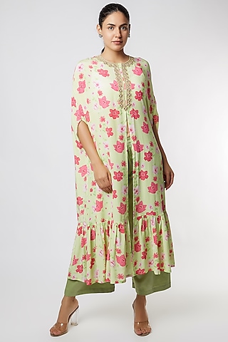 Green Hand Embroidered Kurta Set by NAMRATA LAKHOTIA
