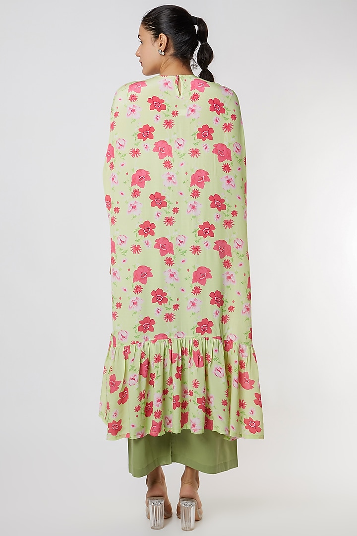 Green Hand Embroidered Kurta Set by NAMRATA LAKHOTIA at Pernia's Pop Up Shop