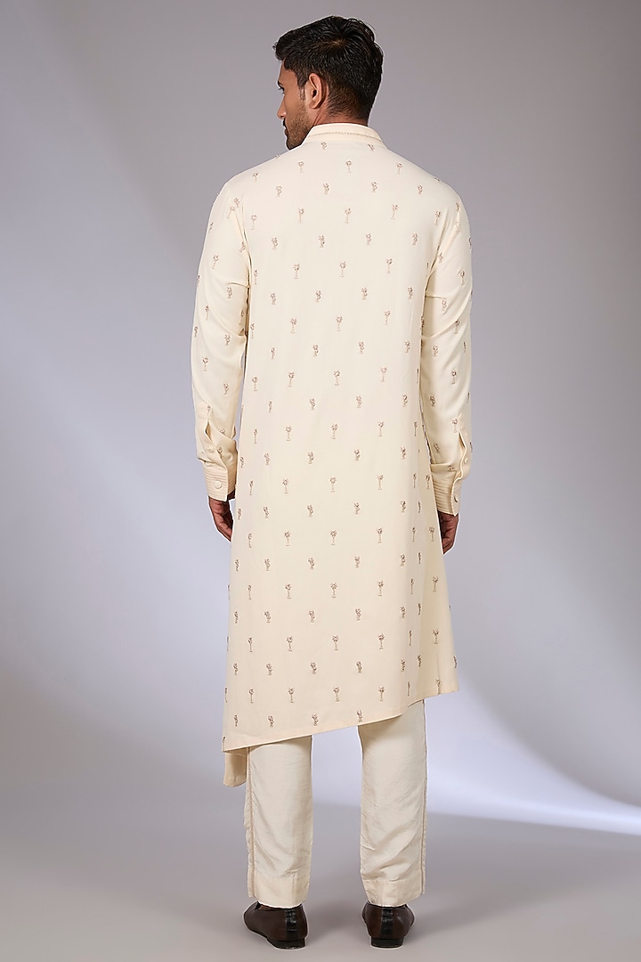 White Sand Rayon Kurta by Shantnu & Nikhil Men at Pernia's Pop Up Shop