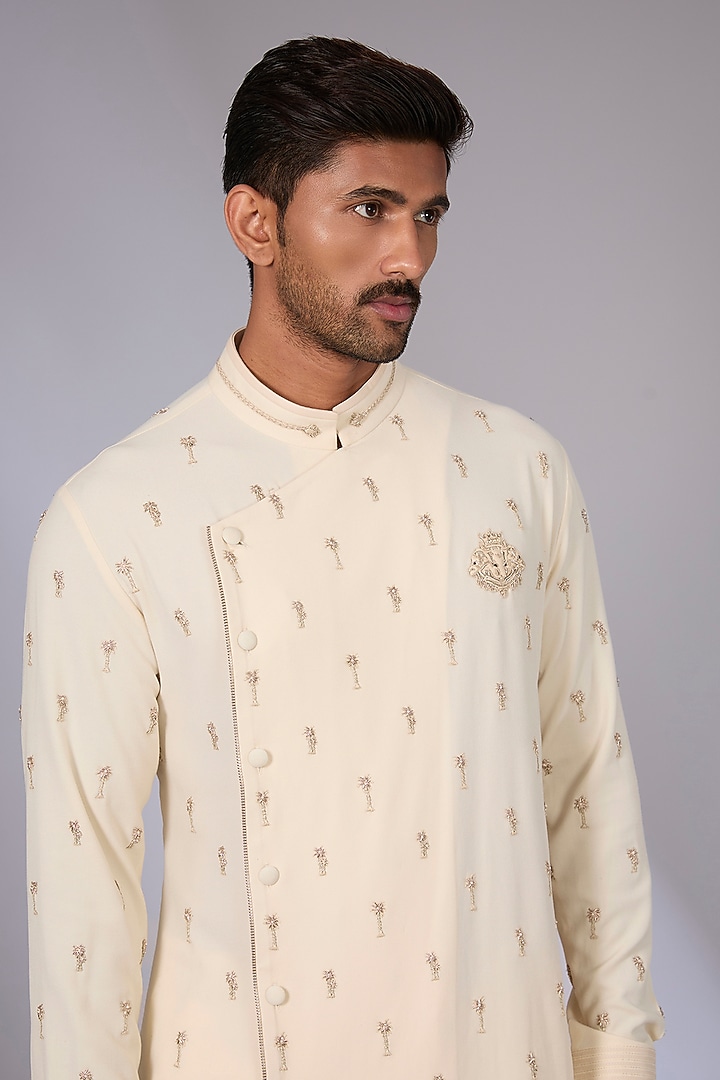 White Sand Rayon Kurta by Shantnu & Nikhil Men at Pernia's Pop Up Shop