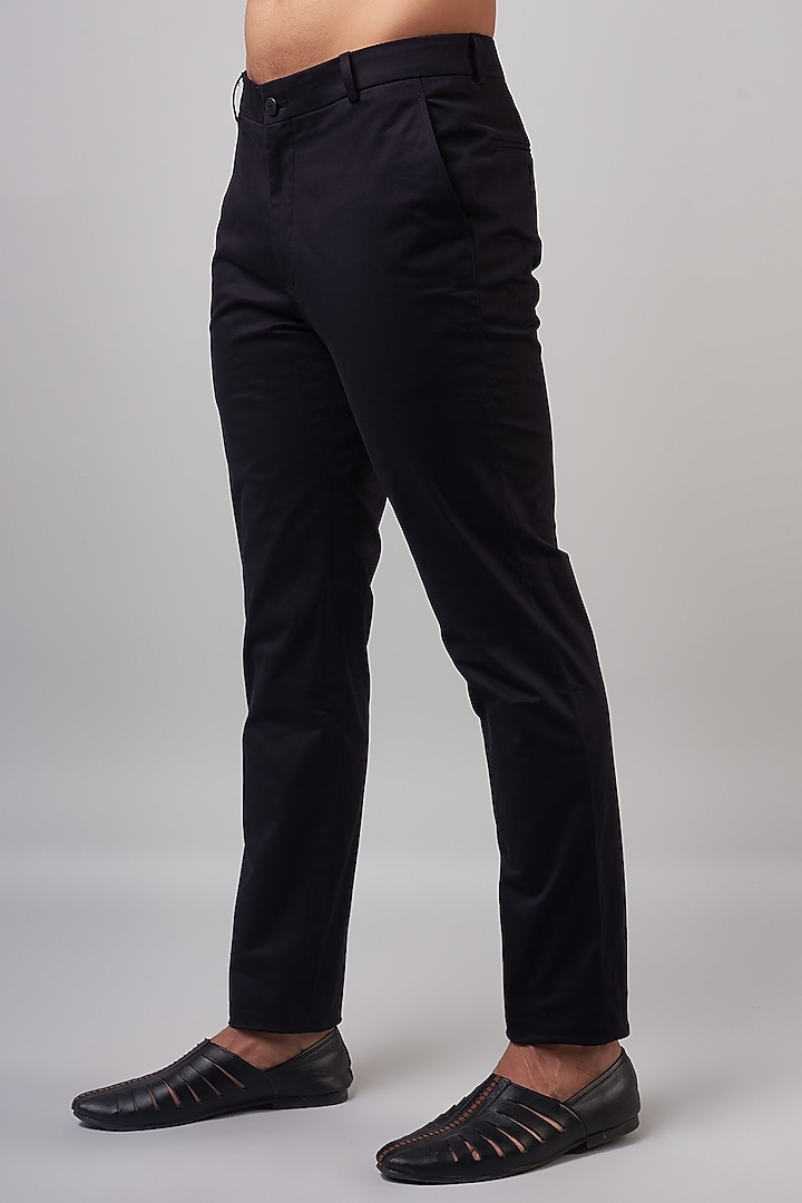 Black Chanderi Embroidered Nehru Jacket Set by Shantnu & Nikhil Men at Pernia's Pop Up Shop