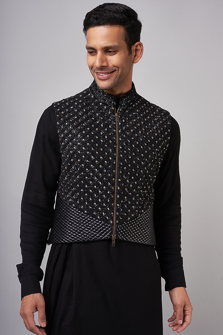Black Chanderi Embroidered Nehru Jacket Set by Shantnu & Nikhil Men at Pernia's Pop Up Shop