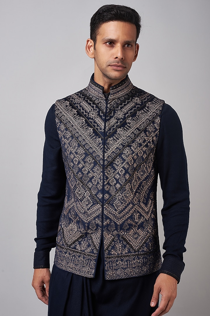 Navy Blue Velvet Embroidered Nehru Jacket Set by Shantnu & Nikhil Men at Pernia's Pop Up Shop