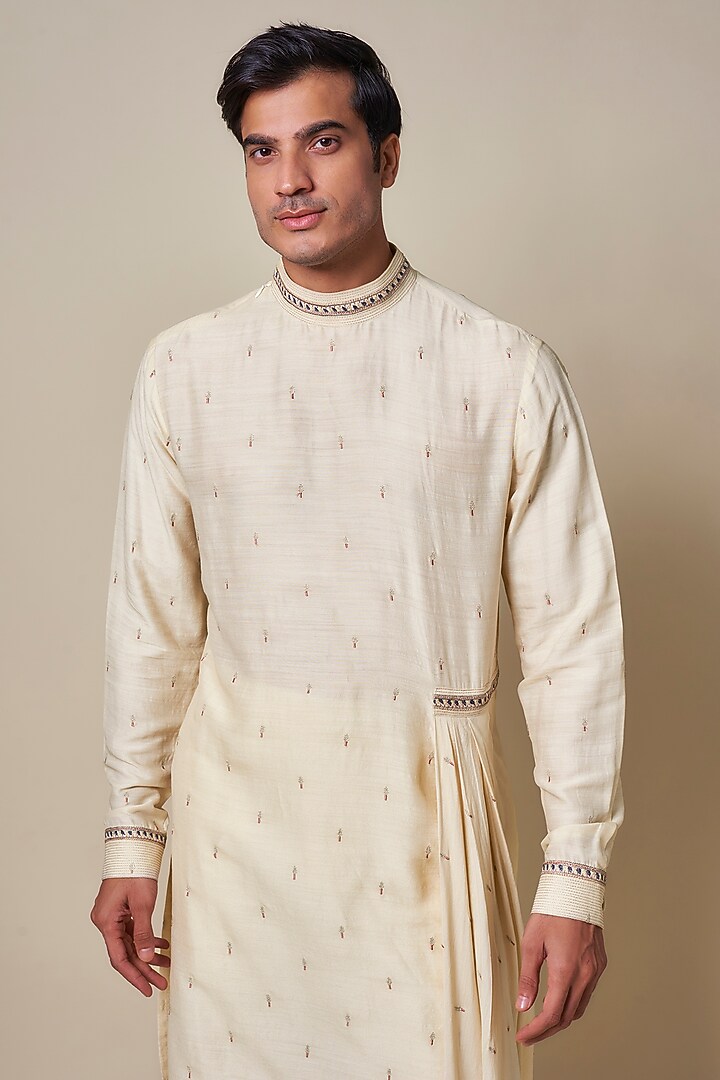 Ivory Georgette Boota Embroidered Draped Kurta by Shantnu & Nikhil Men at Pernia's Pop Up Shop