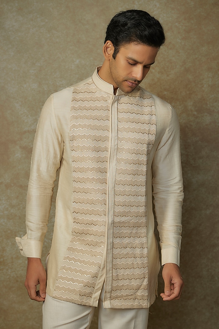 Beige Chanderi Machine Embroidered Kurta by Shantnu & Nikhil Men at Pernia's Pop Up Shop
