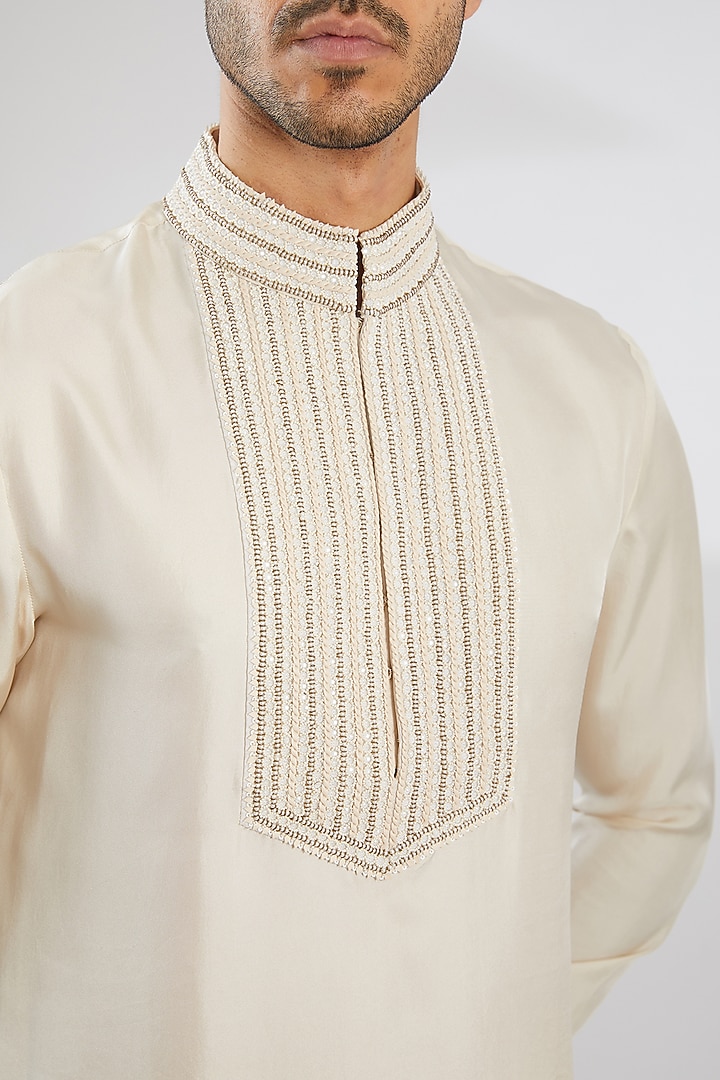 Ivory Silk Twill Zardosi Embroidered Kurta by Shantnu & Nikhil Men at Pernia's Pop Up Shop