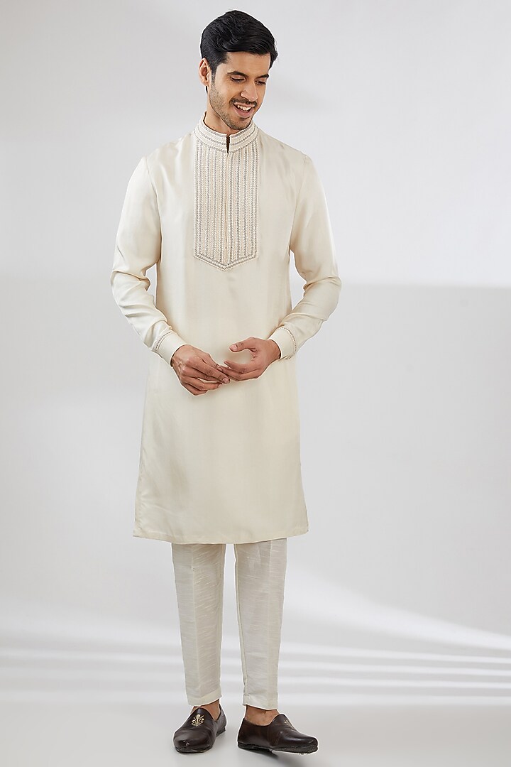 Ivory Silk Twill Zardosi Embroidered Kurta by Shantnu & Nikhil Men at Pernia's Pop Up Shop
