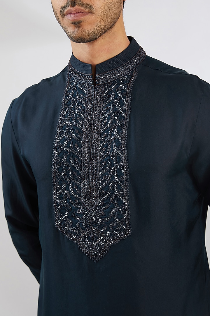 Navy Silk Twill Zardosi Embroidered Kurta by Shantnu & Nikhil Men at Pernia's Pop Up Shop