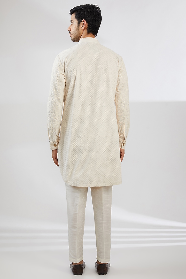 Ivory Chanderi Chikankari Embroidered Kurta by Shantnu & Nikhil Men at Pernia's Pop Up Shop