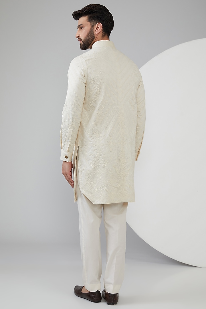 Cream Chanderi Thread Embroidered Kurta by Shantanu & Nikhil Men at Pernia's Pop Up Shop
