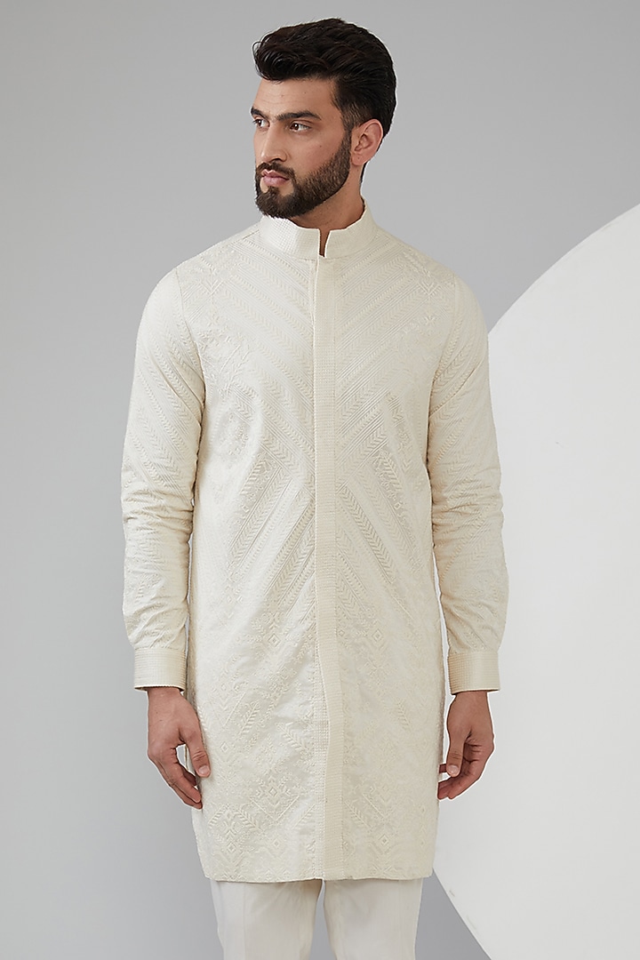 Cream Chanderi Thread Embroidered Kurta by Shantanu & Nikhil Men at Pernia's Pop Up Shop