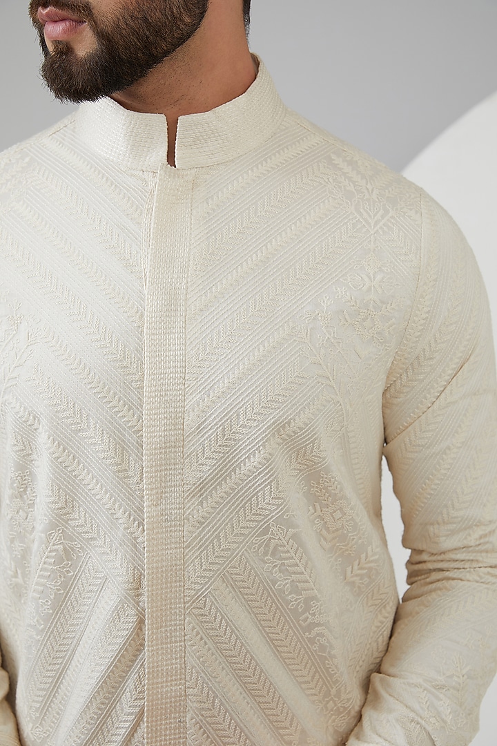 Cream Chanderi Thread Embroidered Kurta by Shantanu & Nikhil Men at Pernia's Pop Up Shop