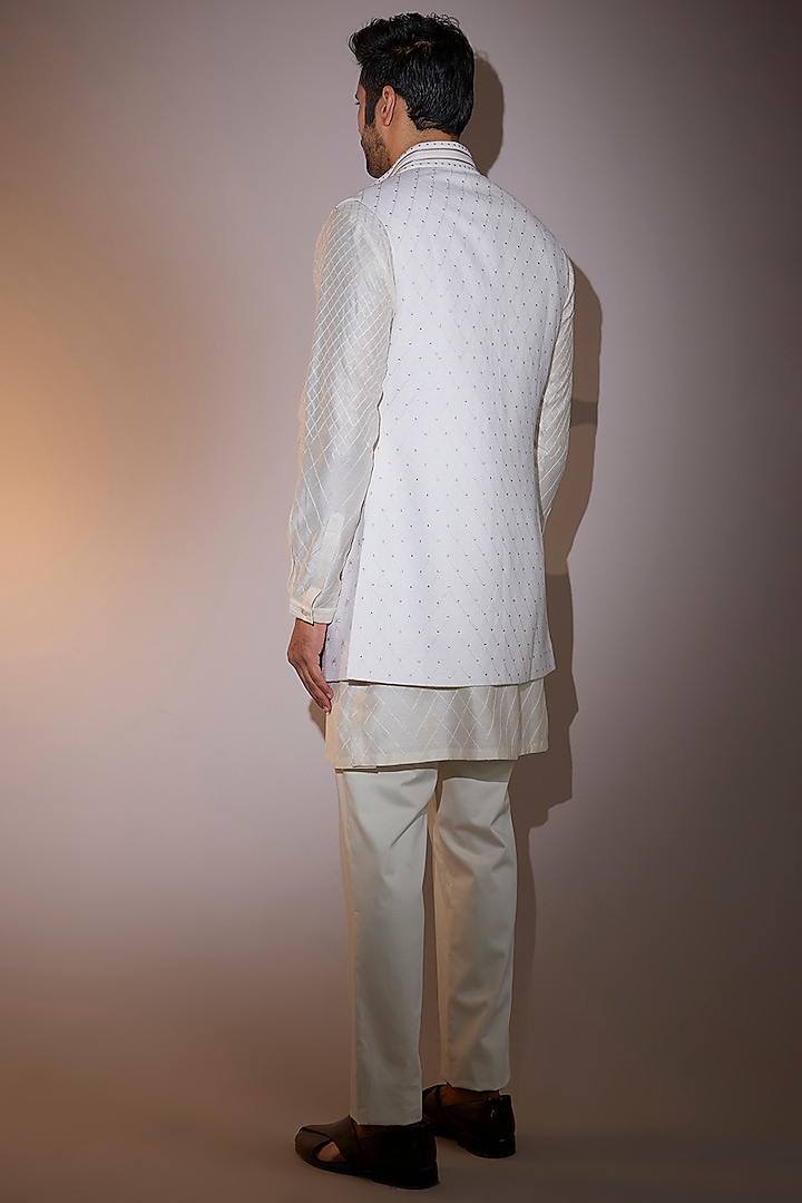 White Sand Matka Silk Embroidered Open Groom Bandhgala Set by Shantnu & Nikhil Men at Pernia's Pop Up Shop