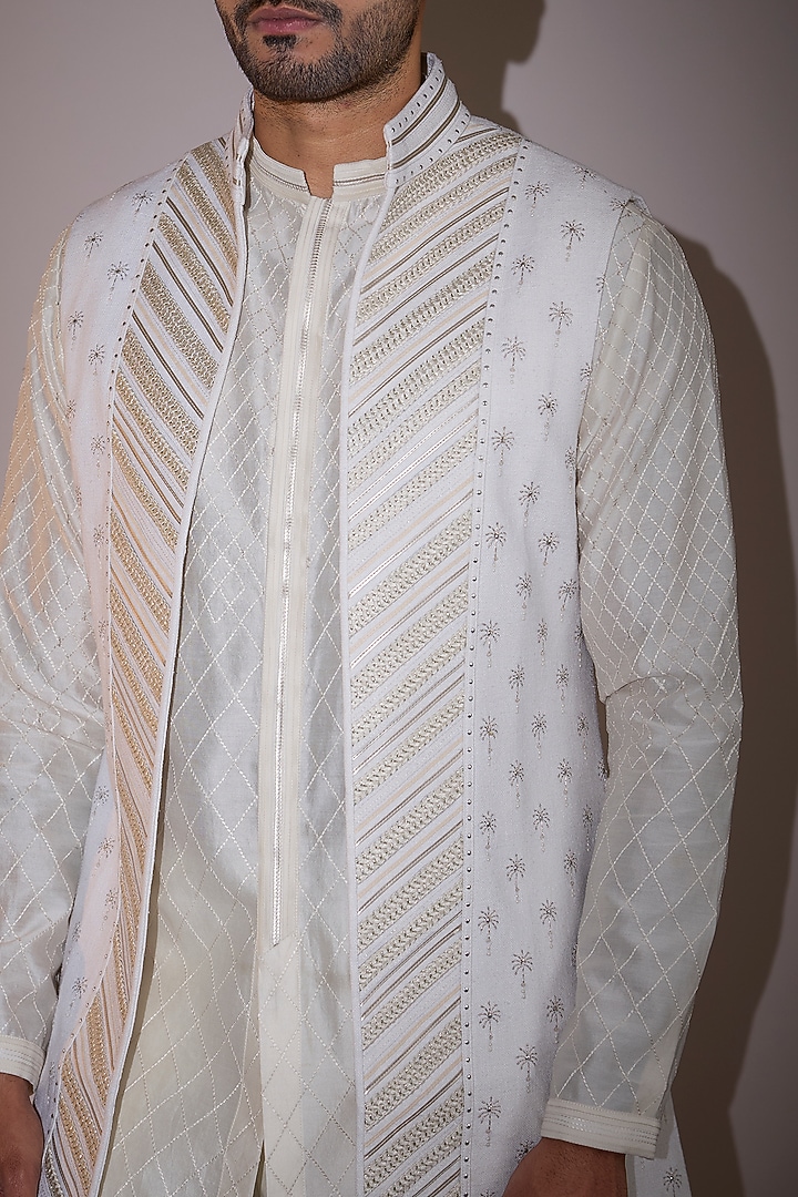 White Sand Matka Silk Embroidered Open Groom Bandhgala Set by Shantnu & Nikhil Men at Pernia's Pop Up Shop