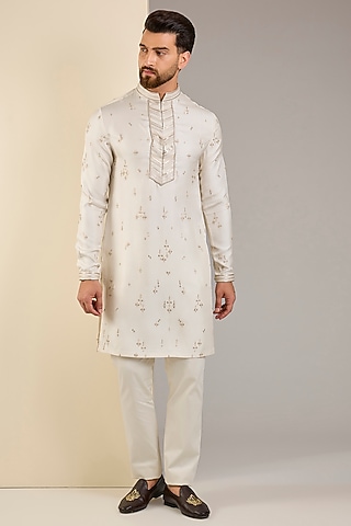 White Sand Georgette Embroidered Kurta Set by Shantnu & Nikhil Men