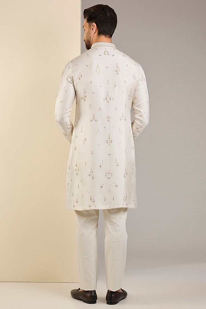 White Sand Georgette Embroidered Kurta Set by Shantnu & Nikhil Men at Pernia's Pop Up Shop