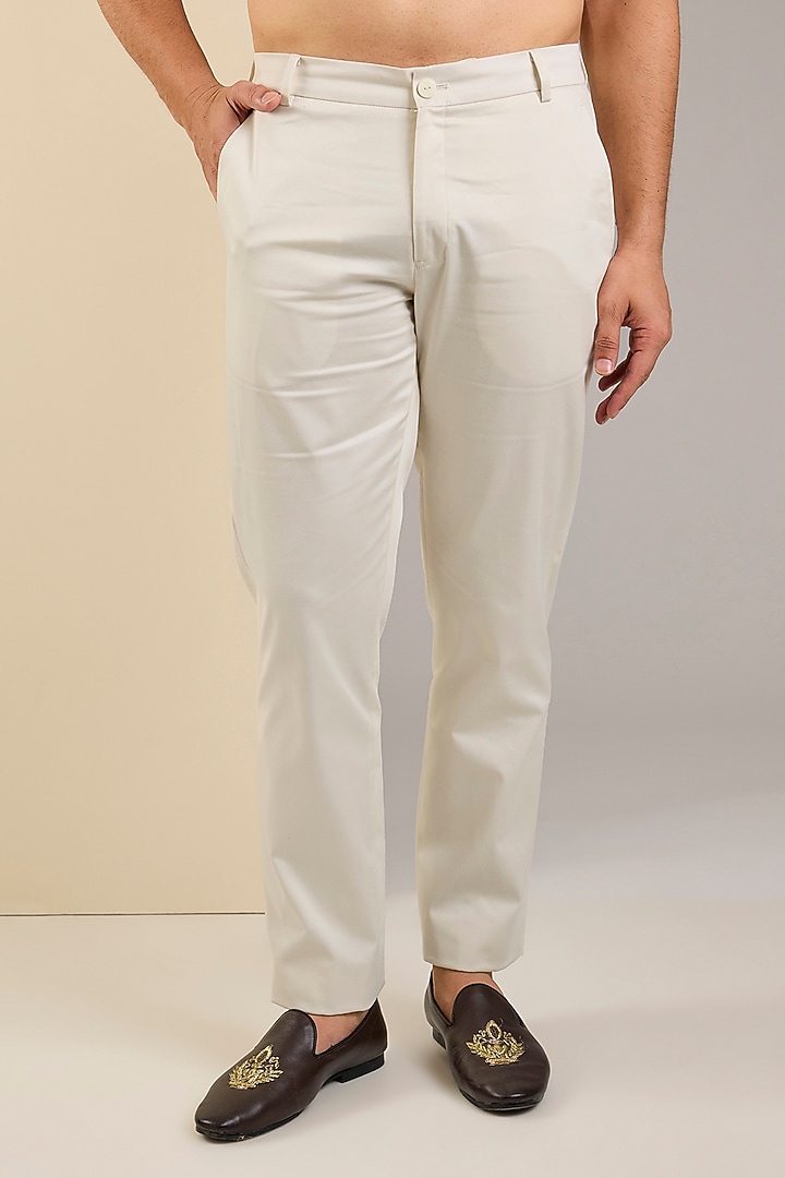 White Sand Georgette Embroidered Kurta Set by Shantnu & Nikhil Men at Pernia's Pop Up Shop