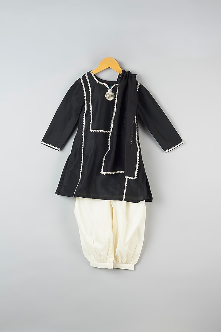 Black Cotton Silk Kurta Set For Girls by Navyassa at Pernia's Pop Up Shop