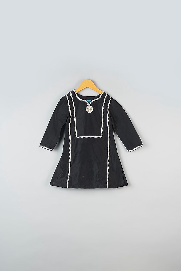 Black Cotton Silk Kurta Set For Girls by Navyassa at Pernia's Pop Up Shop