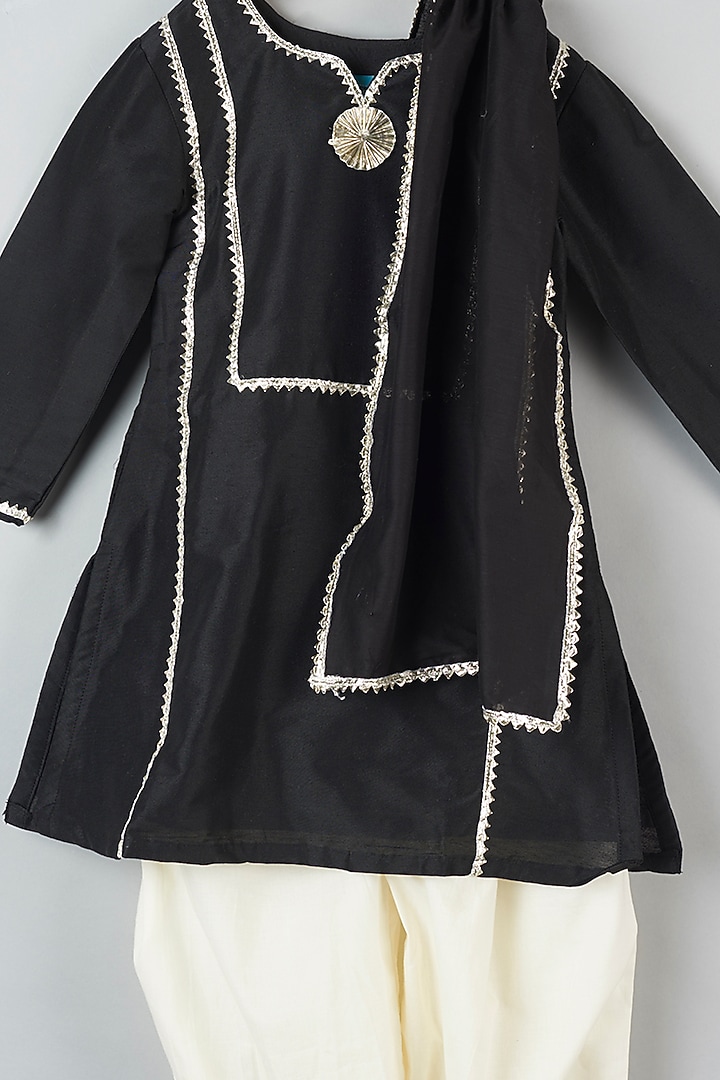Black Cotton Silk Kurta Set For Girls by Navyassa at Pernia's Pop Up Shop