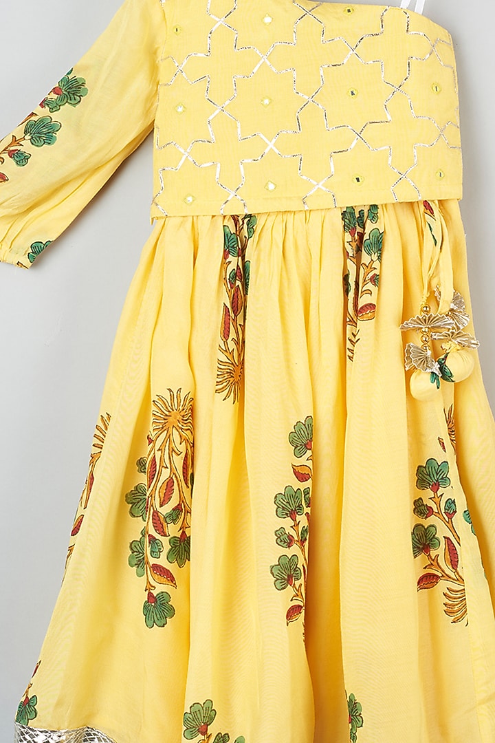 Yellow Muslin Printed Lehenga Set For Girls by Navyassa at Pernia's Pop Up Shop